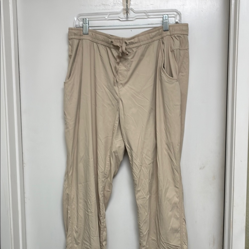 Eddie Bauer Tan Chinos Lightweight Relaxed Fit